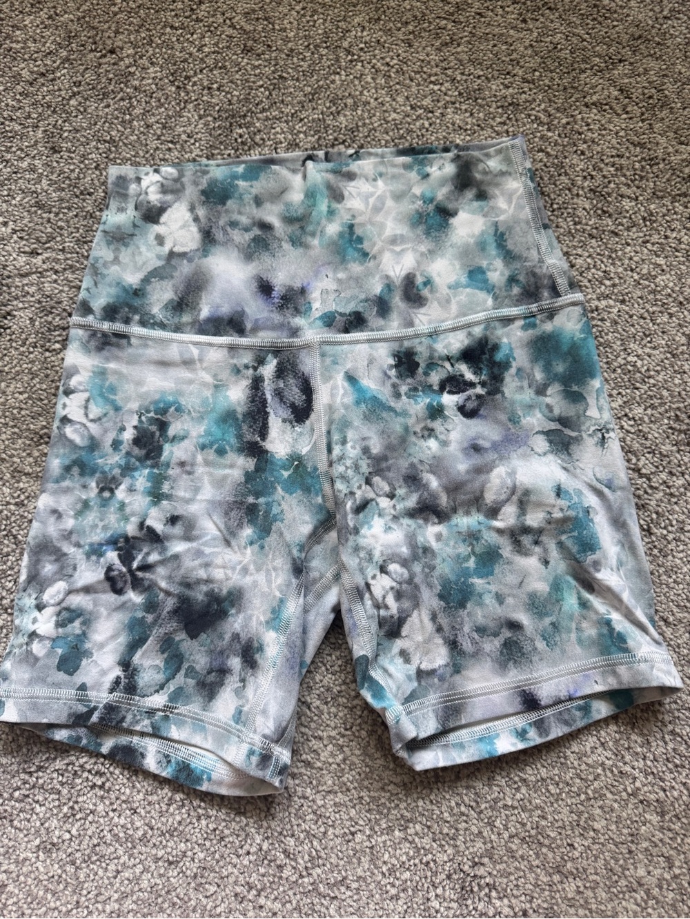 Lululemon biker shorts size 4 6” - Picture 1 of 4